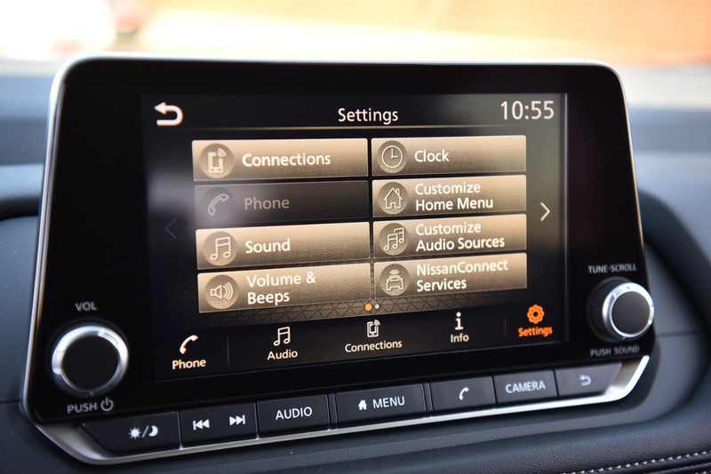 Nissan Rogue Vehicle Image 16