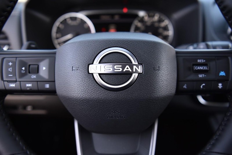 Nissan Rogue Vehicle Image 17