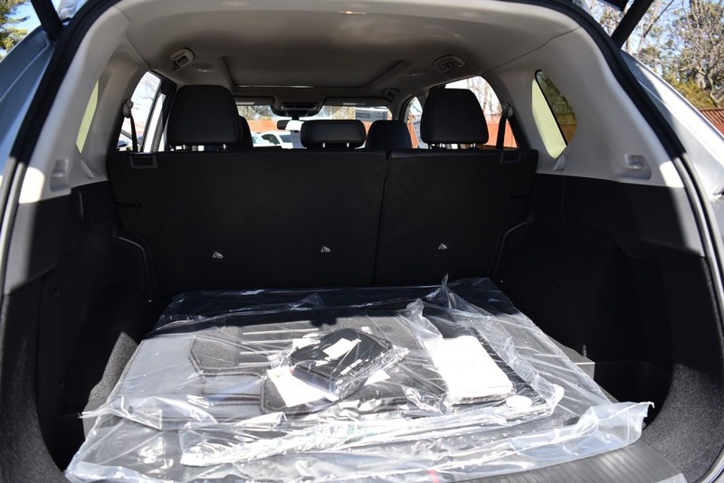 Nissan Rogue Vehicle Image 24