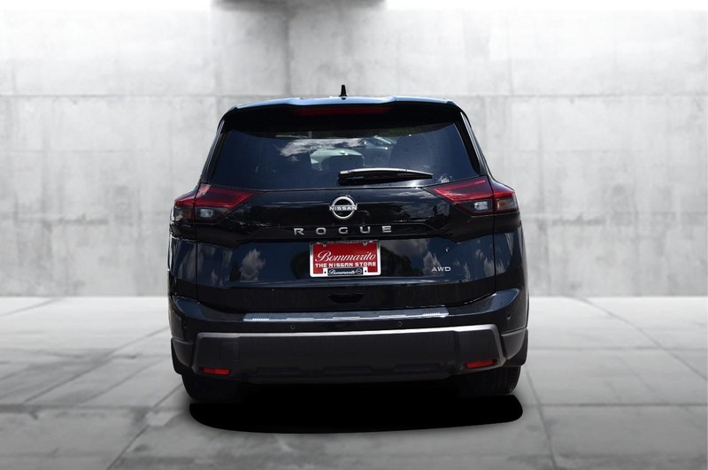 Nissan Rogue Vehicle Image 06