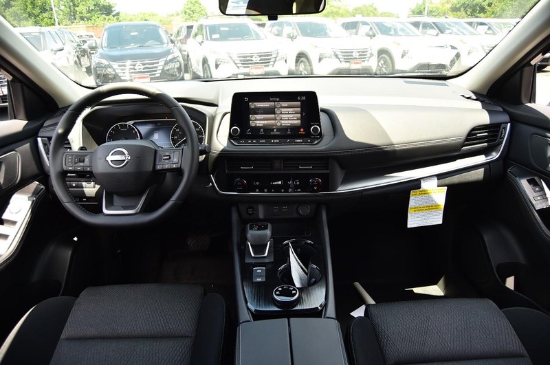 Nissan Rogue Vehicle Image 08