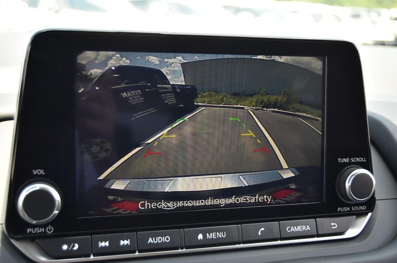 Nissan Rogue Vehicle Image 13