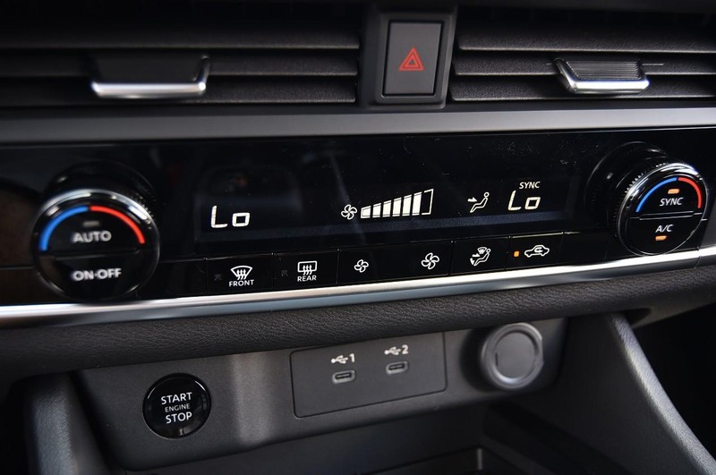 Nissan Rogue Vehicle Image 15