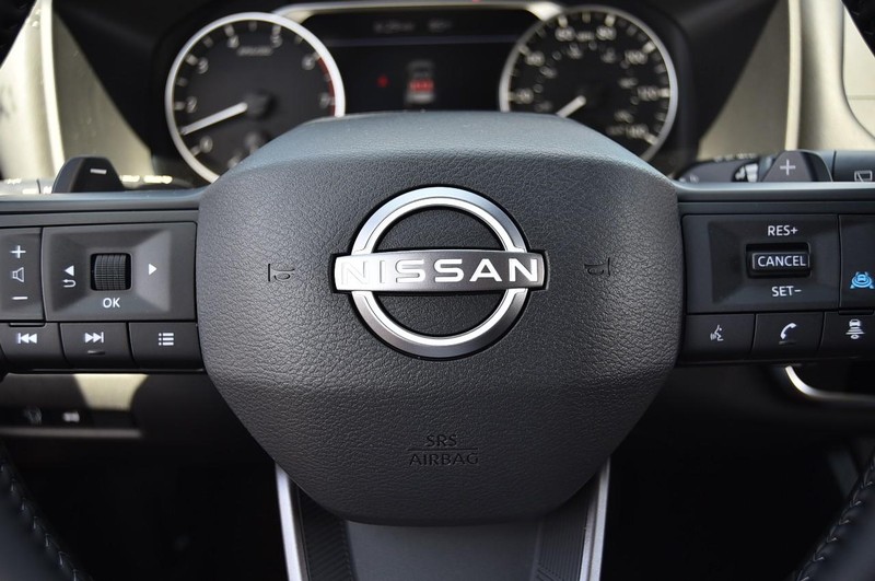 Nissan Rogue Vehicle Image 17