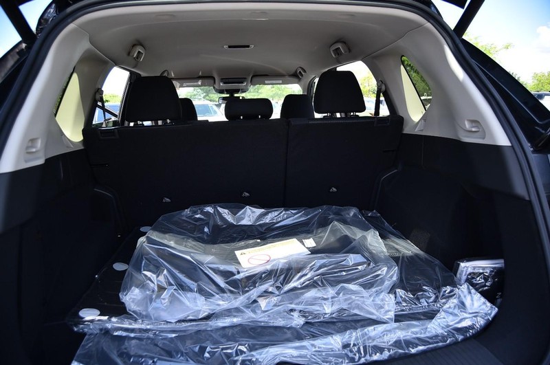 Nissan Rogue Vehicle Image 23
