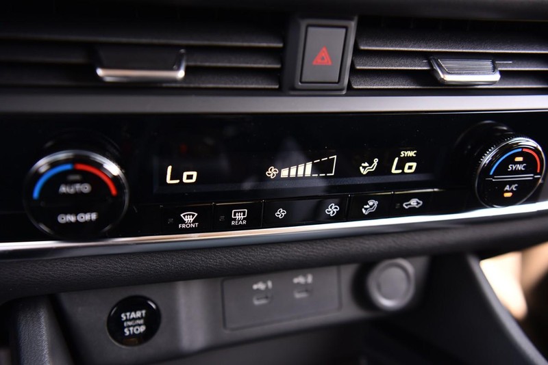 Nissan Rogue Vehicle Image 13