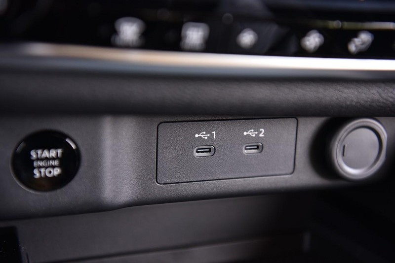 Nissan Rogue Vehicle Image 14