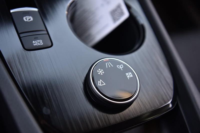 Nissan Rogue Vehicle Image 15