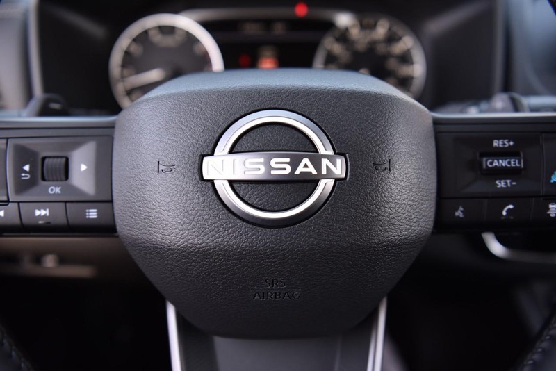 Nissan Rogue Vehicle Image 17