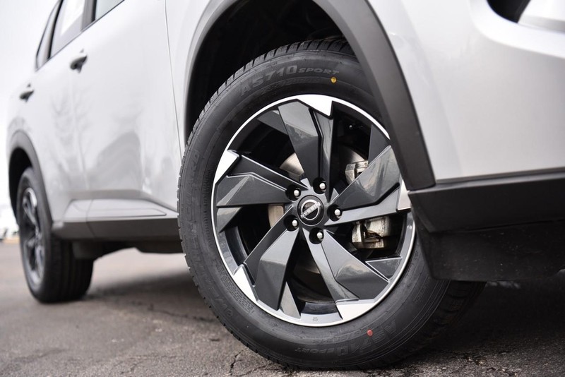 Nissan Rogue Vehicle Image 03