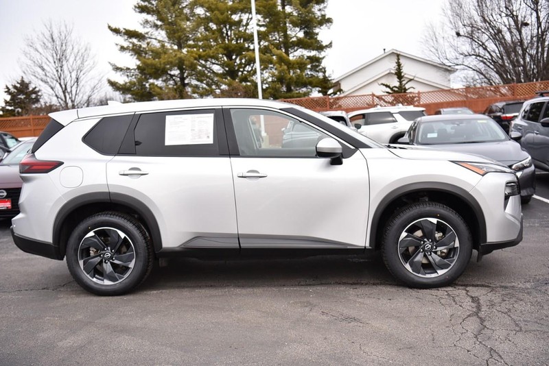 Nissan Rogue Vehicle Image 05