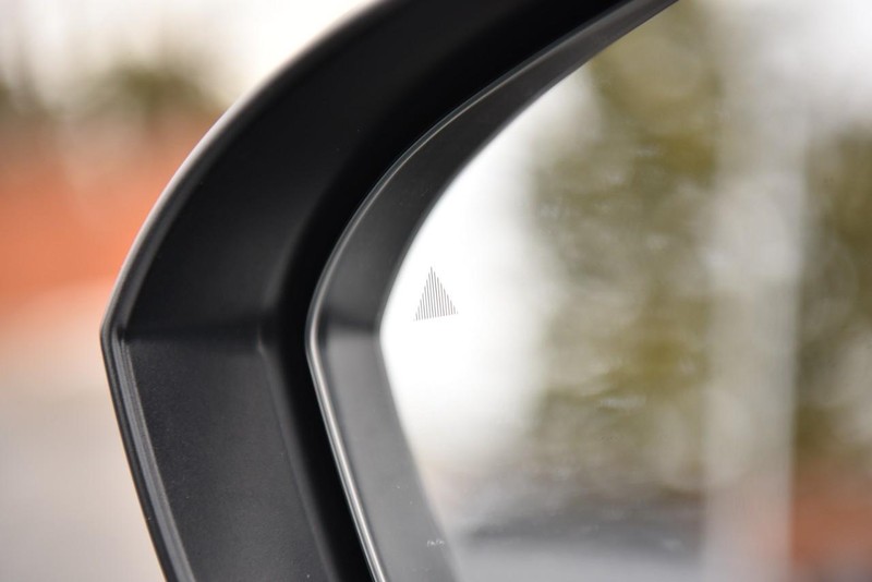 Nissan Rogue Vehicle Image 09