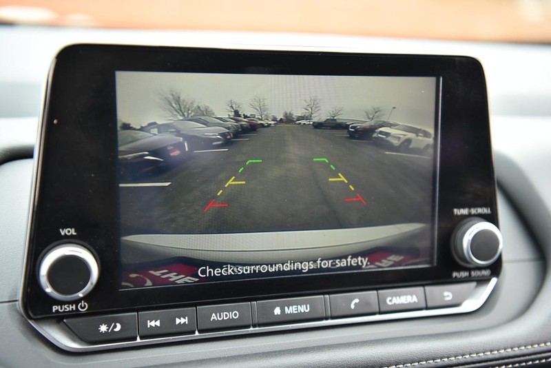 Nissan Rogue Vehicle Image 12