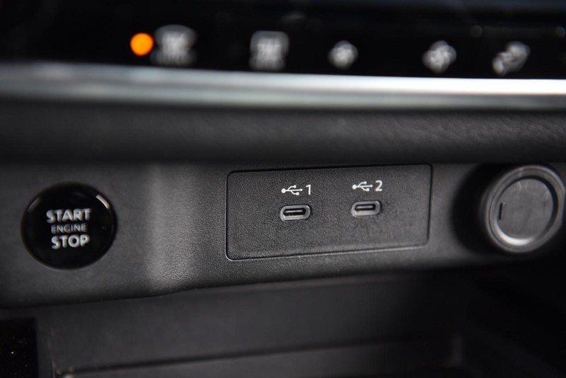 Nissan Rogue Vehicle Image 14