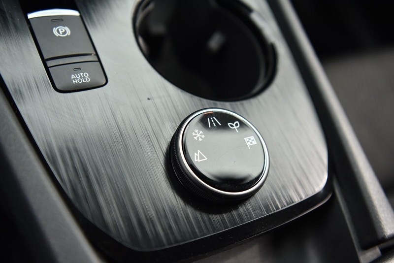 Nissan Rogue Vehicle Image 15