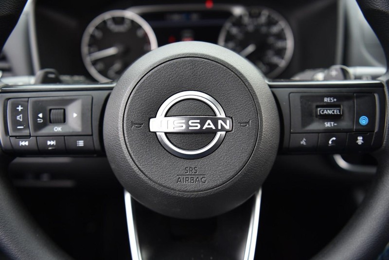 Nissan Rogue Vehicle Image 17