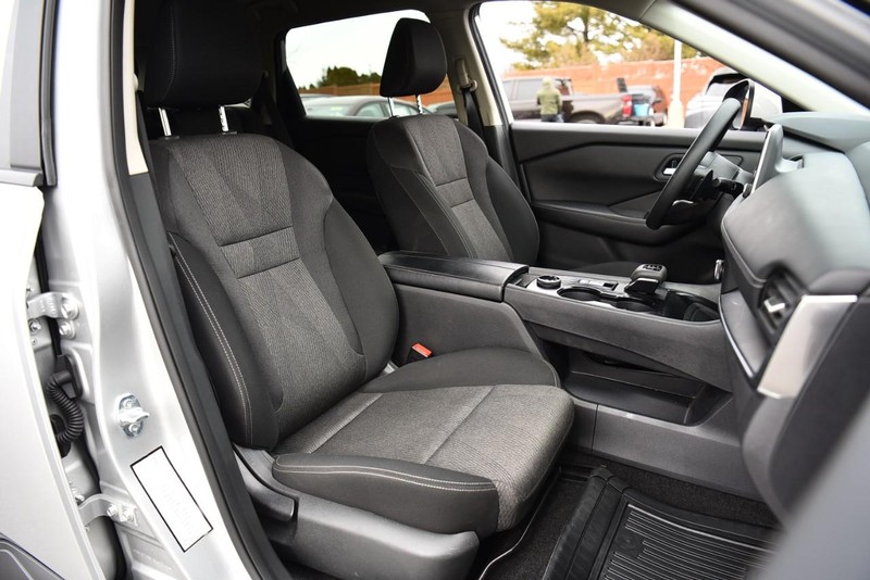 Nissan Rogue Vehicle Image 19