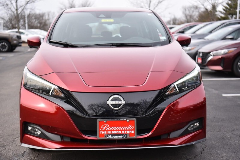 Nissan LEAF Vehicle Image 04