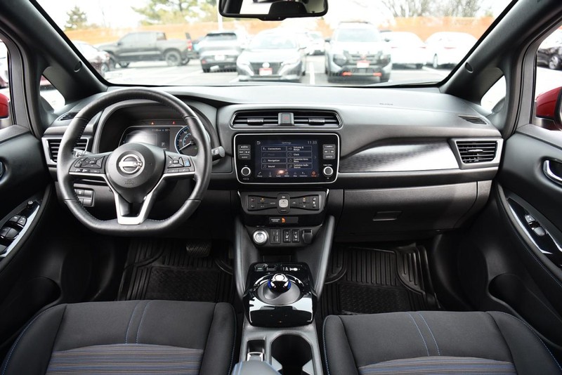 Nissan LEAF Vehicle Image 07