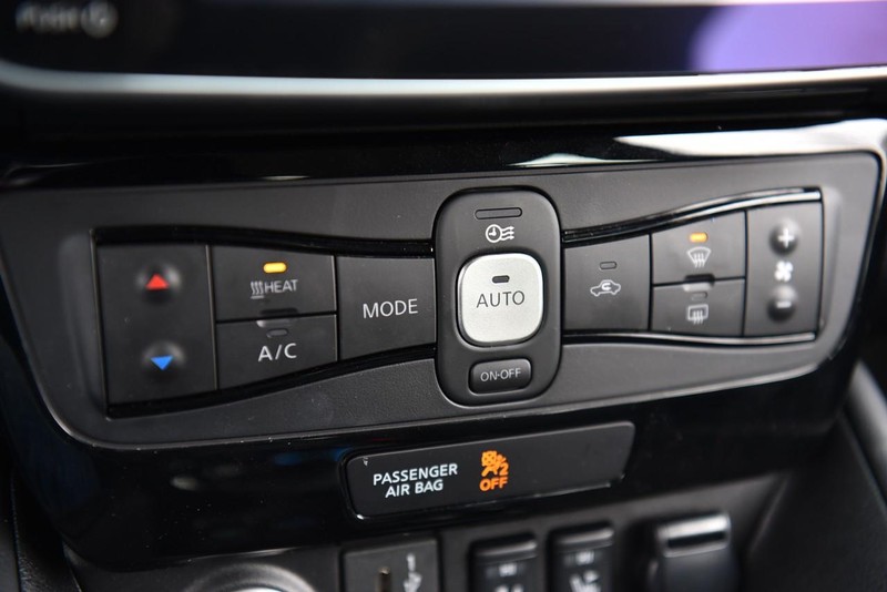 Nissan LEAF Vehicle Image 13