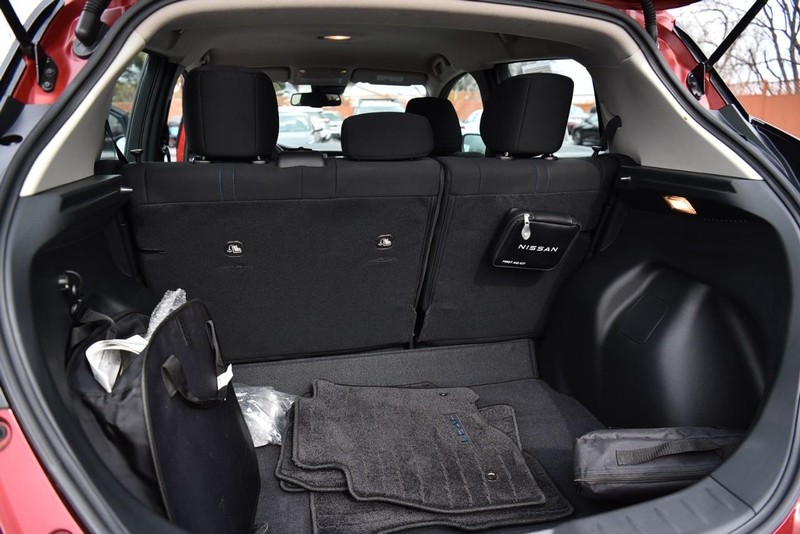 Nissan LEAF Vehicle Image 22