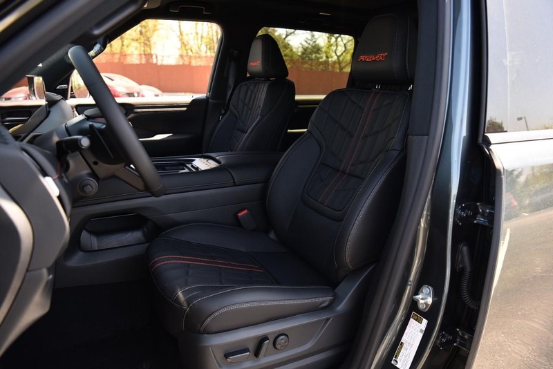 Nissan Armada Vehicle Image 28