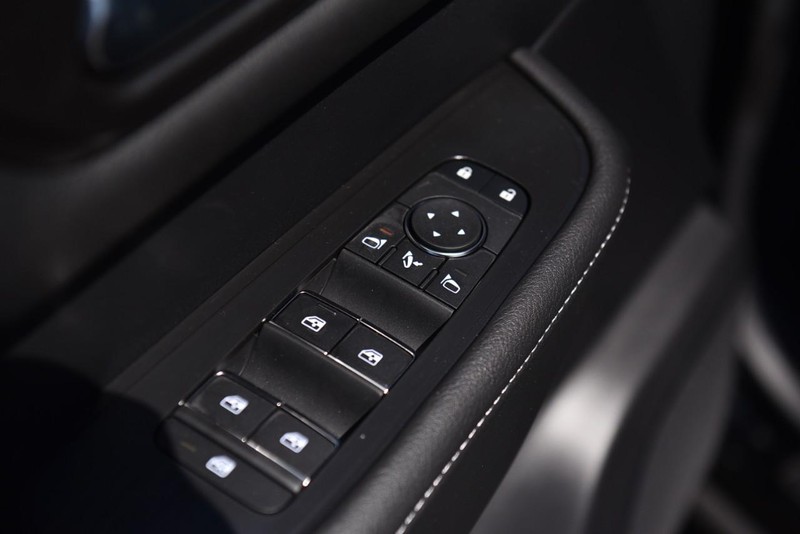 Nissan Armada Vehicle Image 09