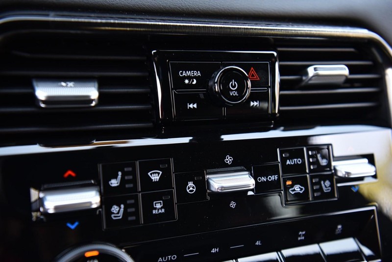 Nissan Armada Vehicle Image 16