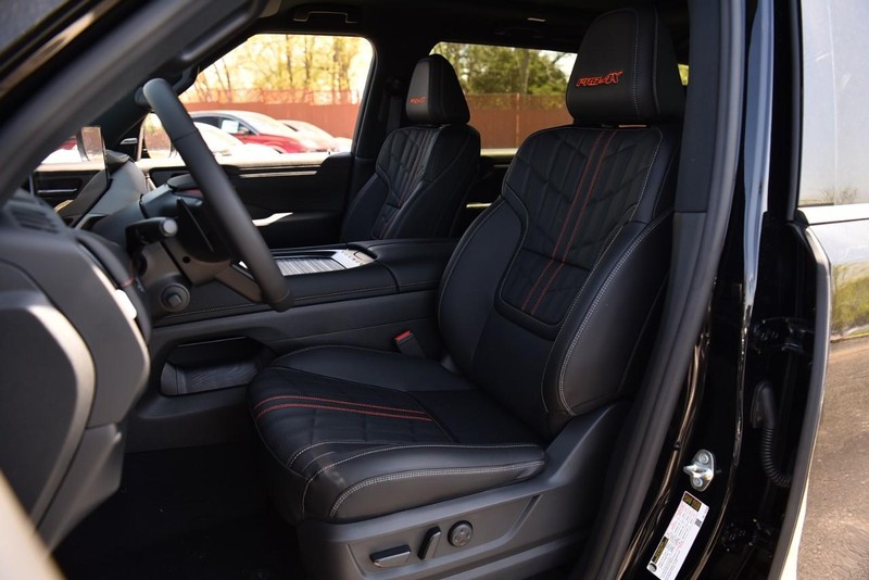Nissan Armada Vehicle Image 27