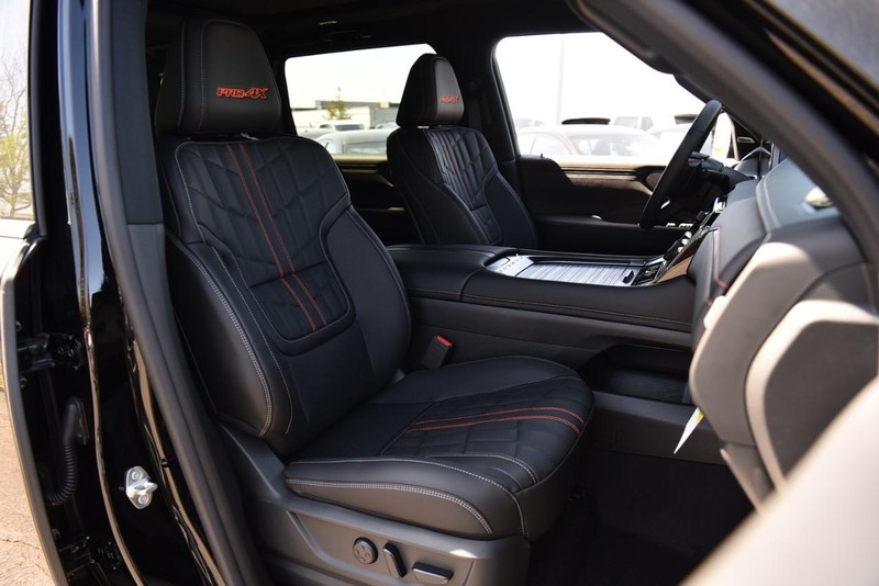 Nissan Armada Vehicle Image 28