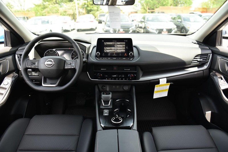 Nissan Rogue Vehicle Image 08