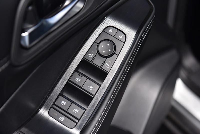 Nissan Rogue Vehicle Image 09
