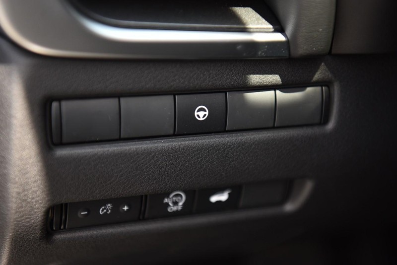 Nissan Rogue Vehicle Image 11