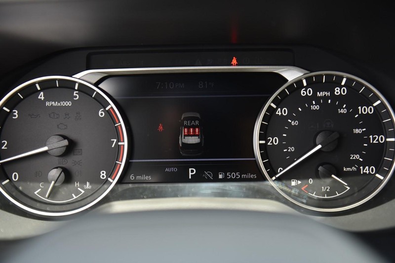 Nissan Rogue Vehicle Image 12
