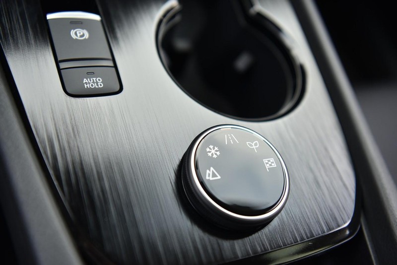 Nissan Rogue Vehicle Image 17