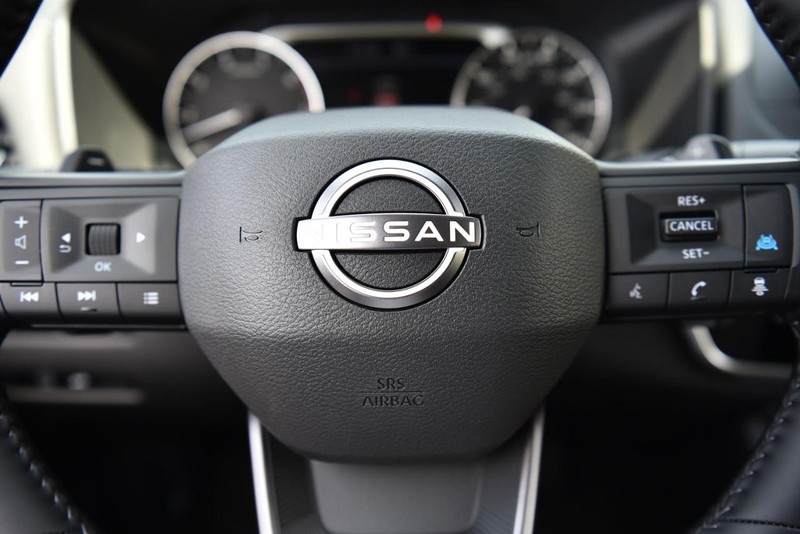 Nissan Rogue Vehicle Image 18