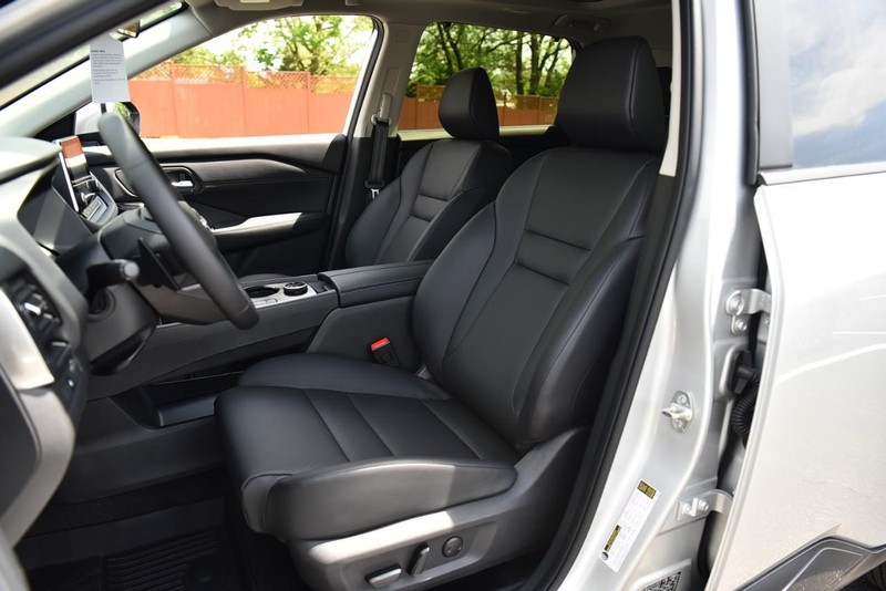 Nissan Rogue Vehicle Image 19