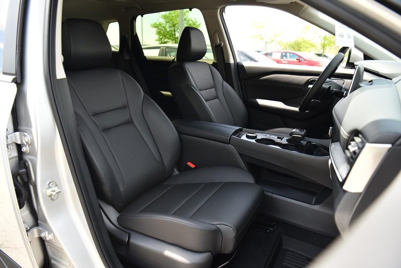 Nissan Rogue Vehicle Image 20