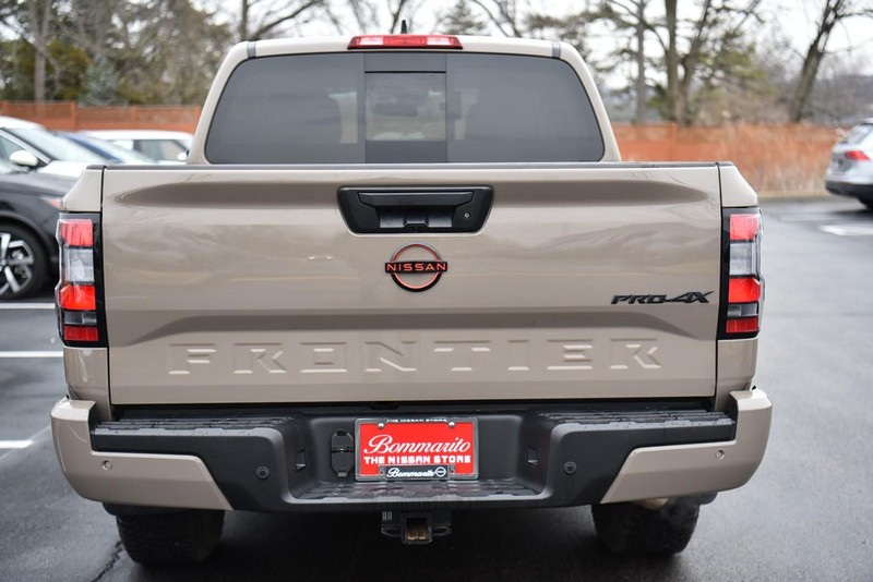 Nissan Frontier Vehicle Image 06