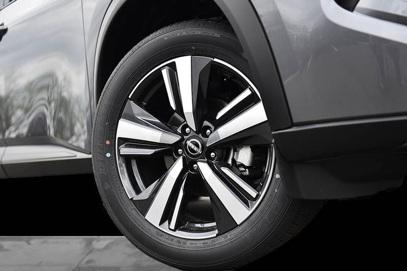 Nissan Rogue Vehicle Image 03