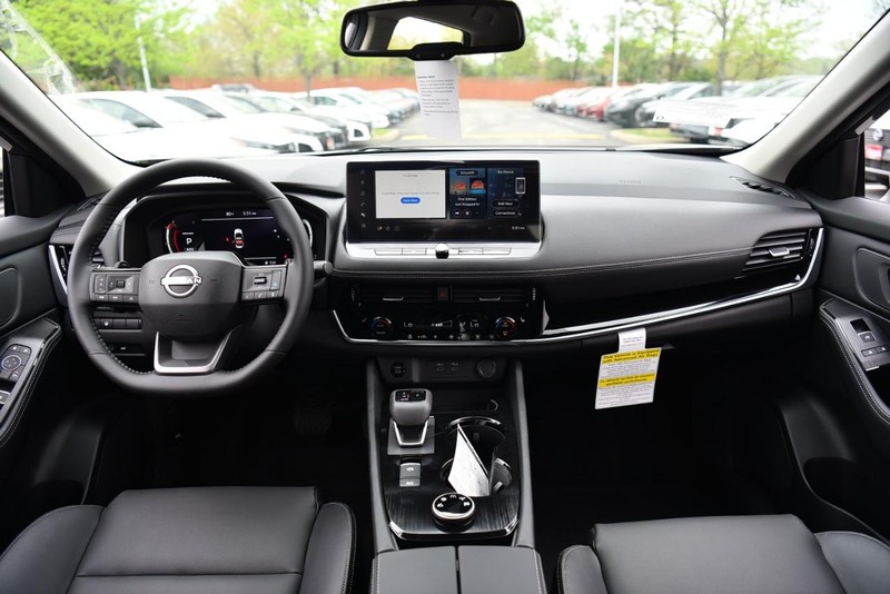 Nissan Rogue Vehicle Image 08