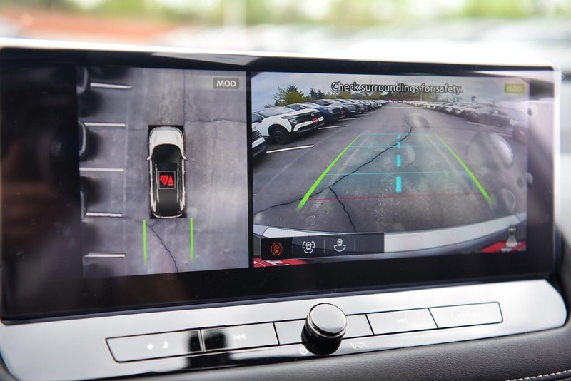 Nissan Rogue Vehicle Image 13