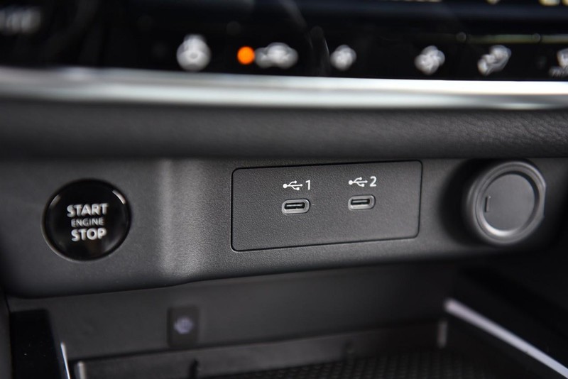 Nissan Rogue Vehicle Image 16