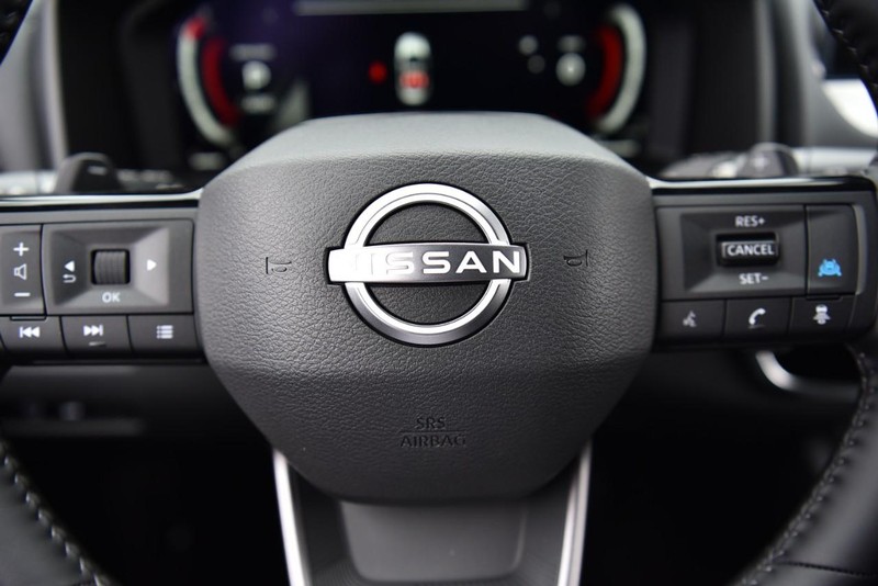 Nissan Rogue Vehicle Image 18
