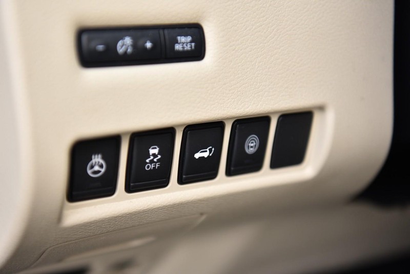 Nissan Murano Vehicle Image 12