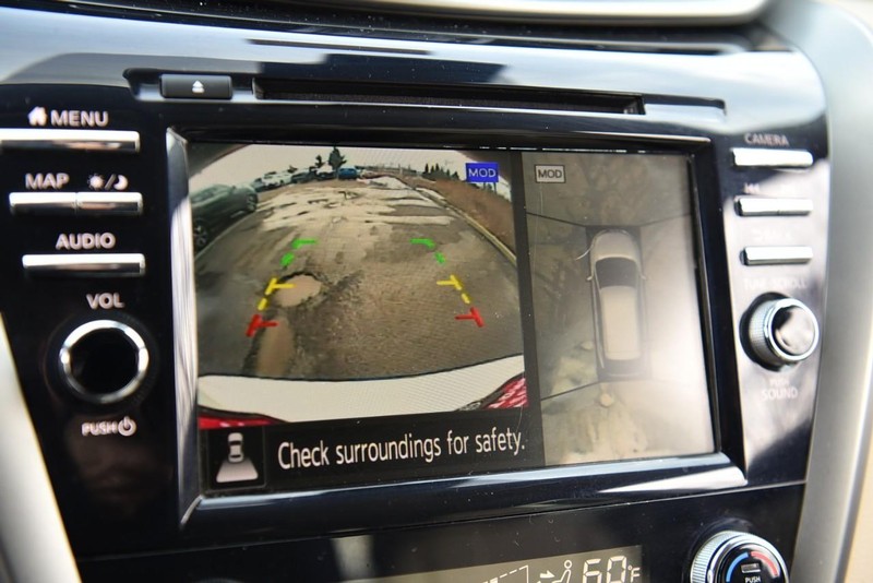 Nissan Murano Vehicle Image 14
