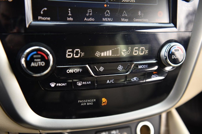 Nissan Murano Vehicle Image 15