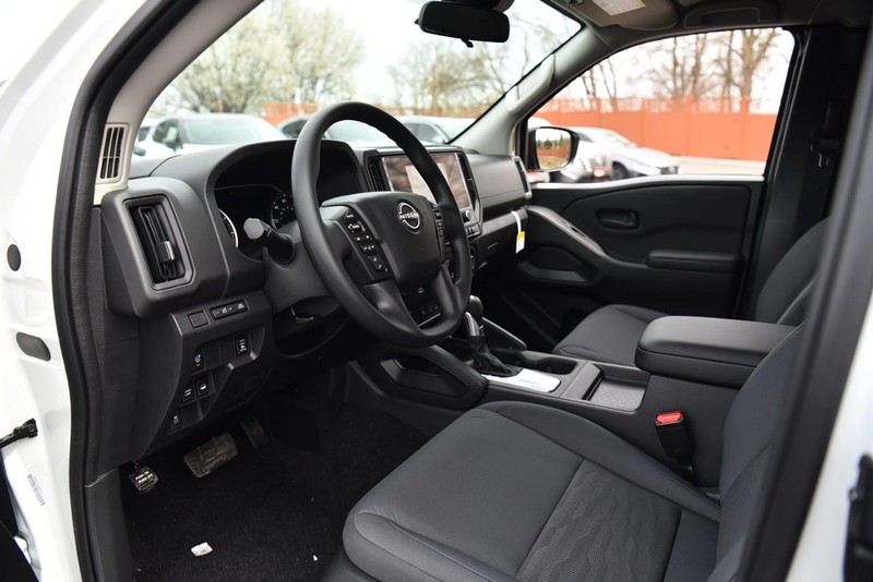 Nissan Frontier Vehicle Image 08