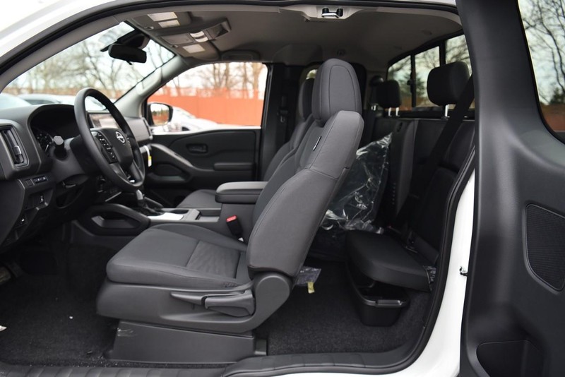 Nissan Frontier Vehicle Image 10