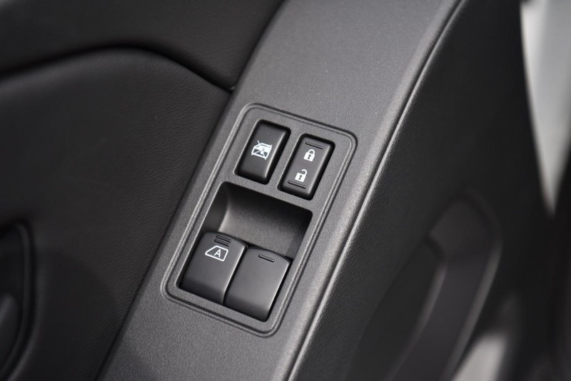 Nissan Frontier Vehicle Image 11